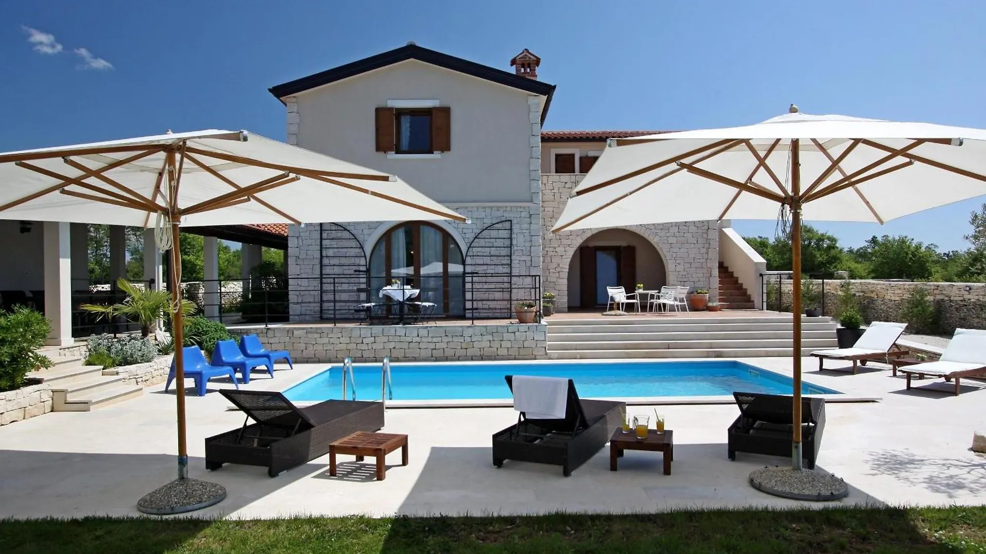 Charmante Villa Histra Mit Pool Und Grossem Garten Cabrunici