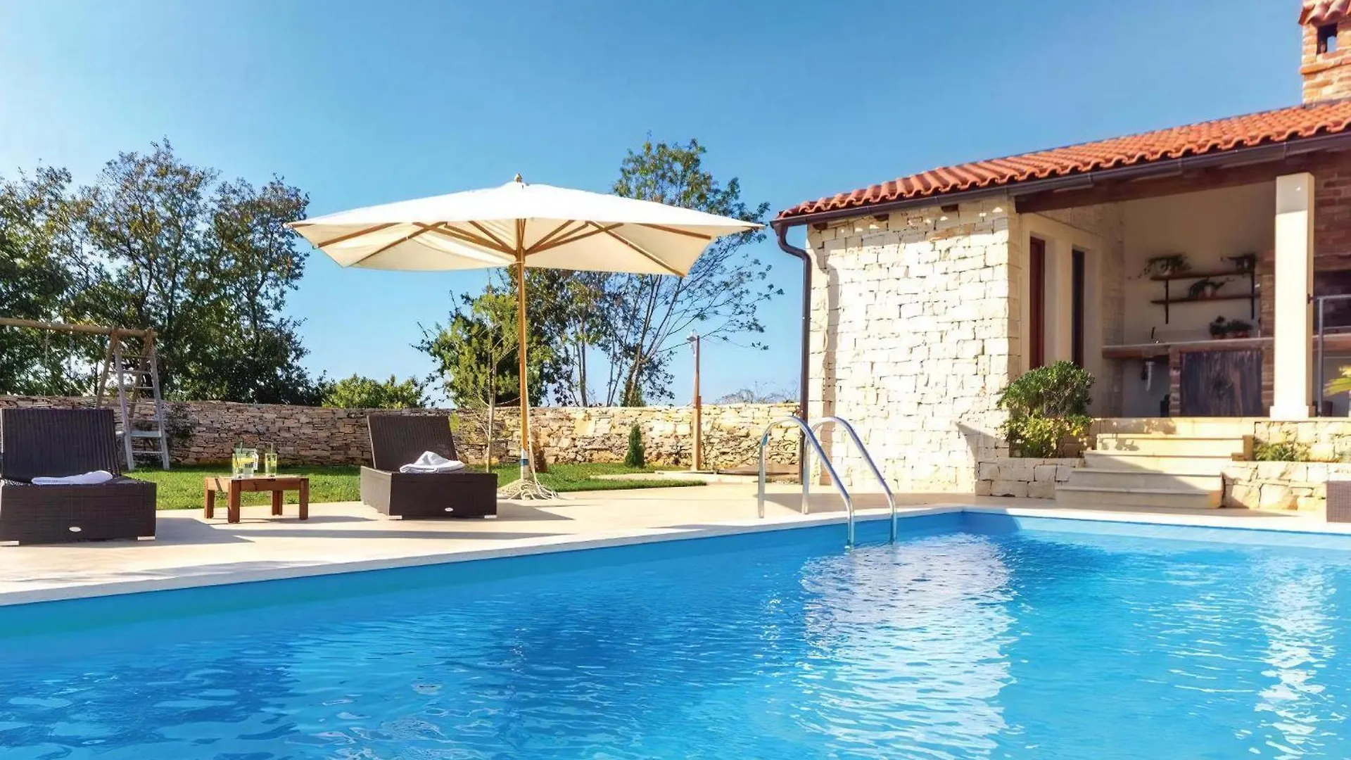Charmante Villa Histra Mit Pool Und Grossem Garten Cabrunici